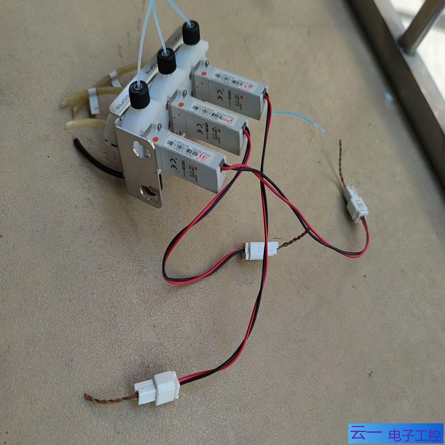 LVM105R-6A-2-Q电磁阀SMC三枚价；议价