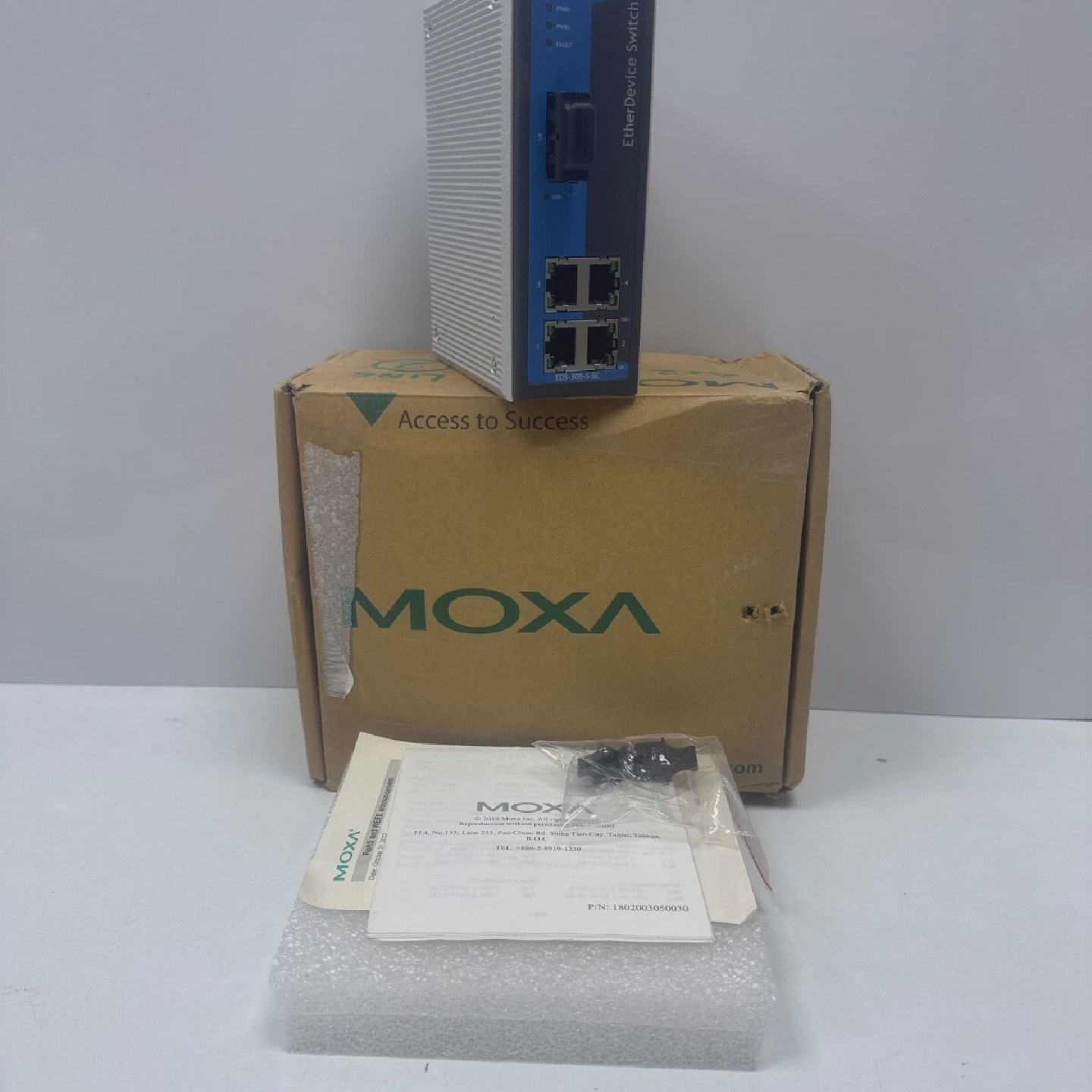 Moxa EDS305SSC V2.1 Ether Gert Schalter - 实物图
