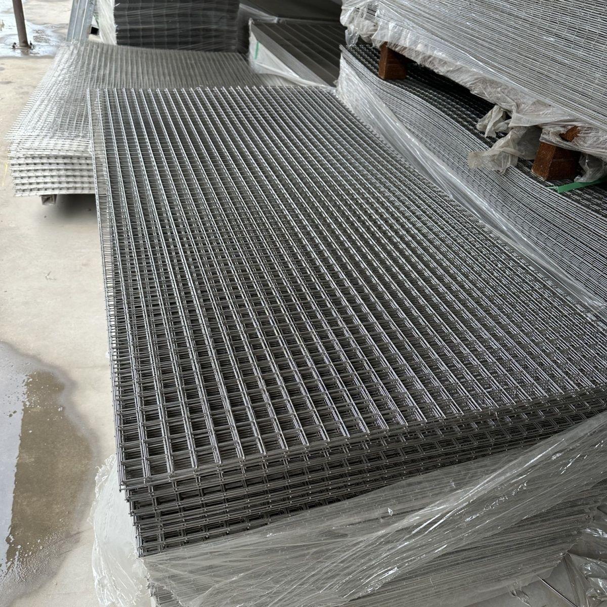 不锈钢电焊网片网格钢丝网围栏网防护隔离笼子组装片加粗超硬