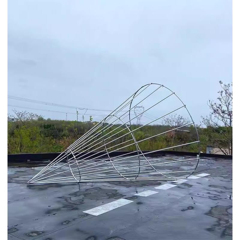 新款商超装饰摆件春季情人节巨型花束手捧花巧克力桶铁艺道具架子