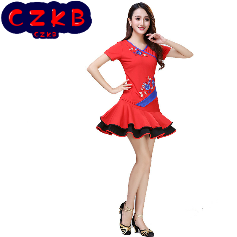 秧歌服套装2019新款春夏短袖民族舞蹈服装演出服现代女成人