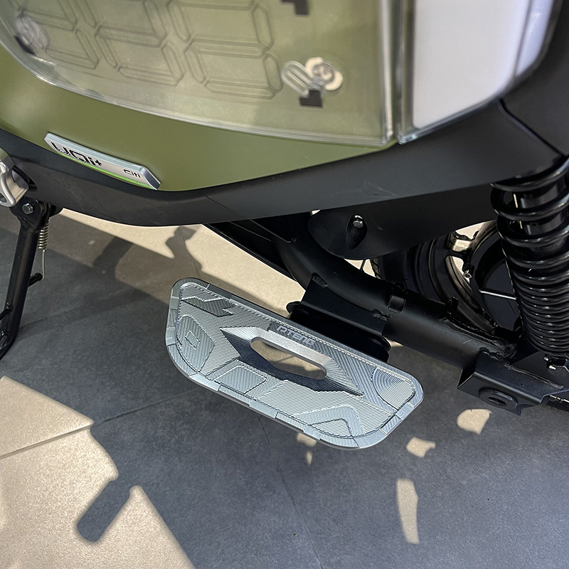 适用小牛2022款UQI+/U2改装配件铝合金直上后脚踏板防滑搁脚踩板