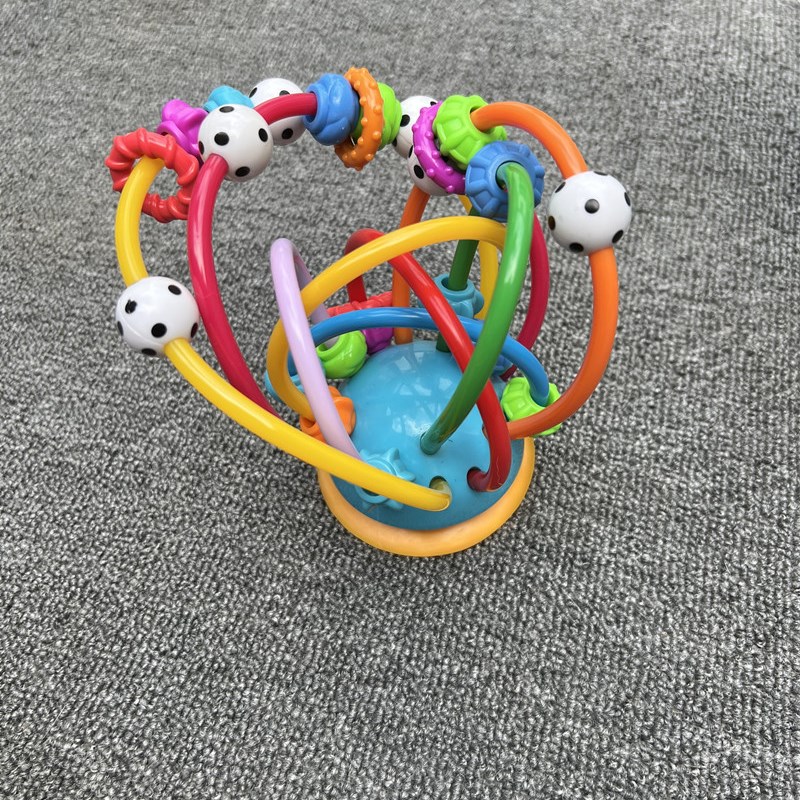 曼哈顿式牙胶绕珠可啃咬餐椅吸盘玩具宝宝餐桌玩具吃饭喂饭神器