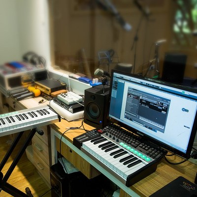 MIDI键盘半配重音乐编曲键盘25键37键49键61键88键电音打击垫迷笛