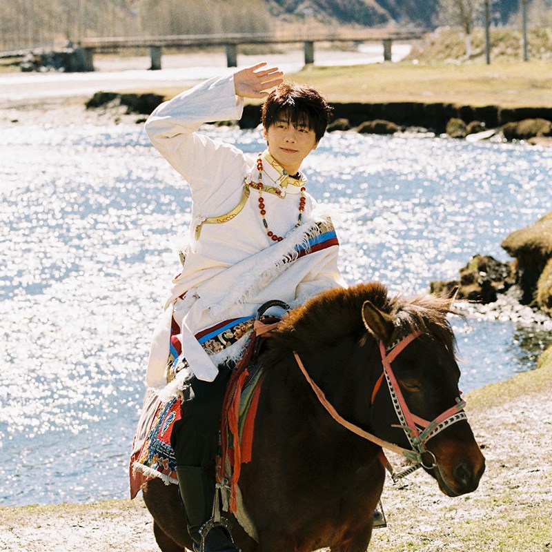 星汉藏族服装男 藏袍秋冬款 白色西藏服饰藏式民族风旅拍藏服