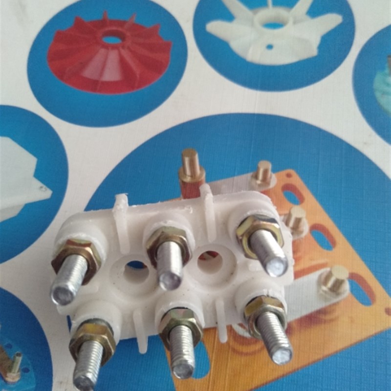 YS7134 接线板 孔距15  长45宽30