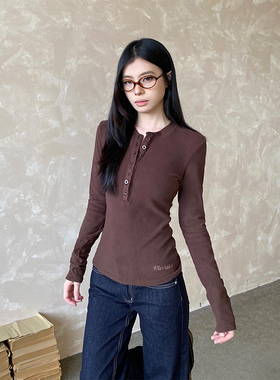 NowAndHere美式亨利领咖色修身长袖T恤女秋季紧身上衣内搭打底衫