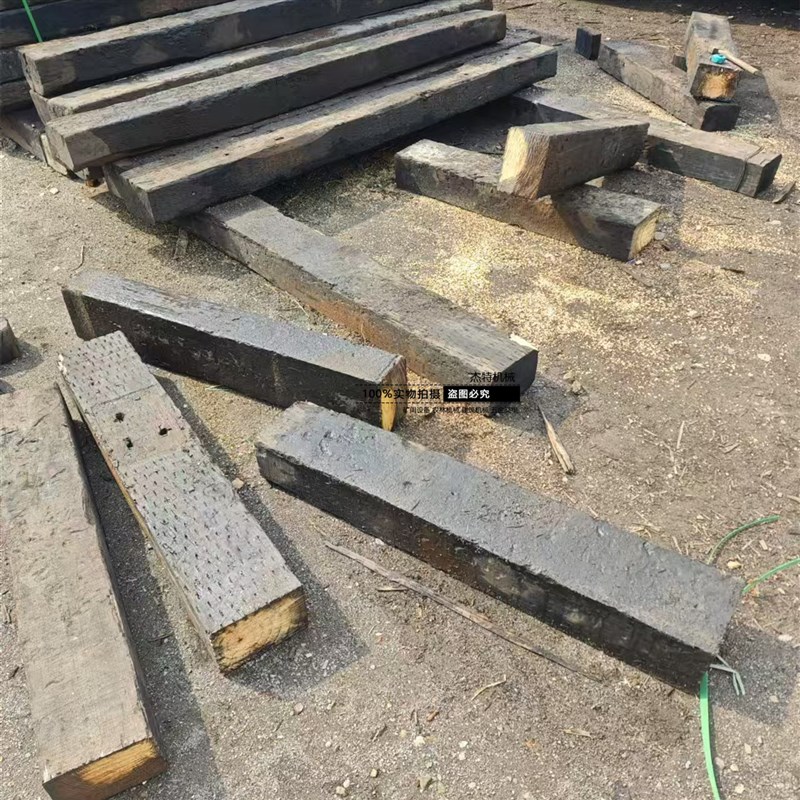 防腐旧枕木 铁路矿用油浸木头枕轨道路枕 旧松木 吊车设备垫木