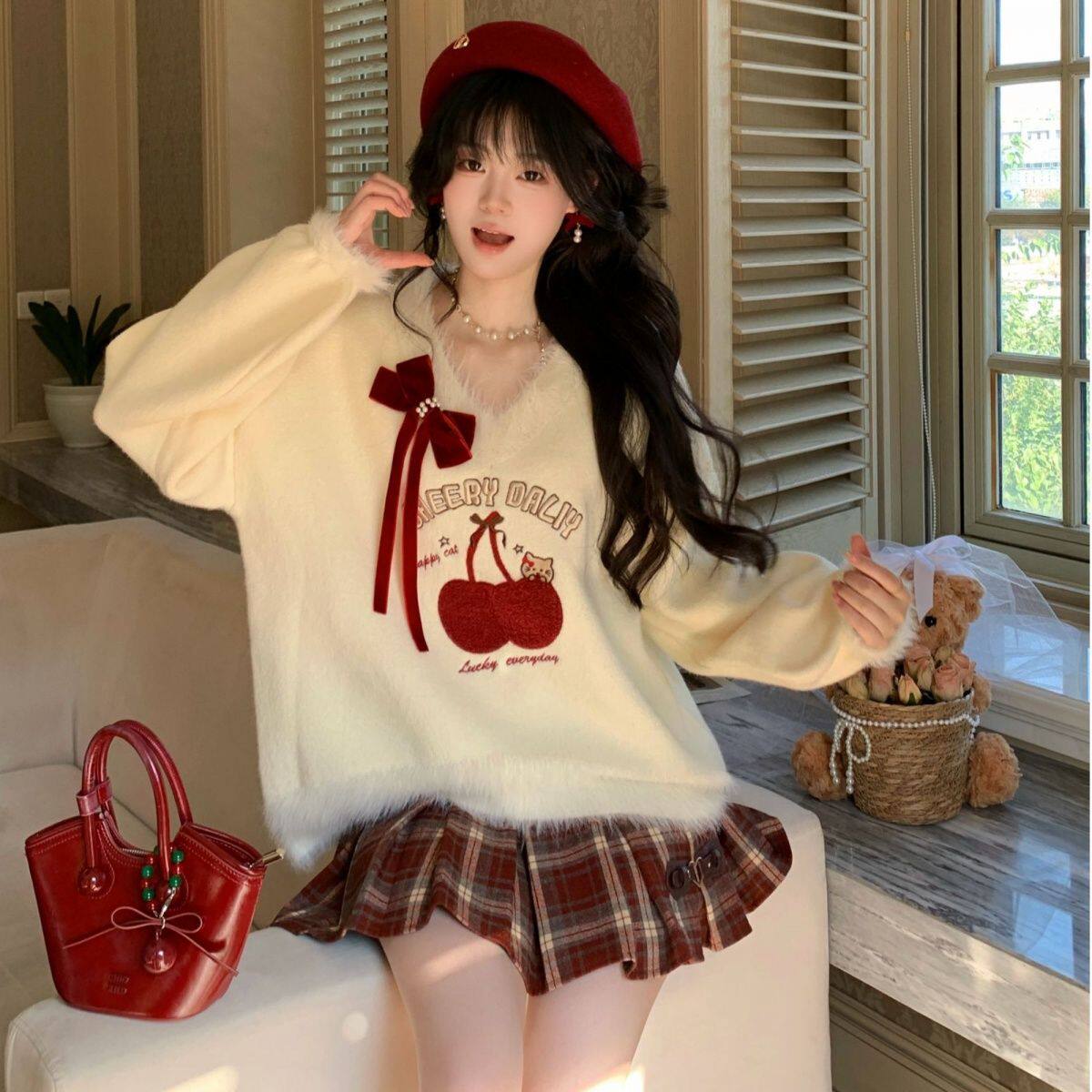 Blovelan甜美少女樱桃绣花水貂绒毛边V领套头毛衣外套女新年氛围