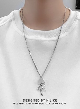 磨砂水晶水母项链吊坠饰品钛钢个性蛇骨短款卫衣链男女冷淡风配饰