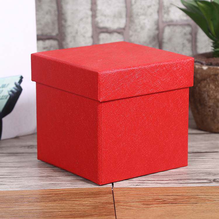 大红色结婚生日礼品喜糖盒子精美礼物包装盒小号正方形回礼盒