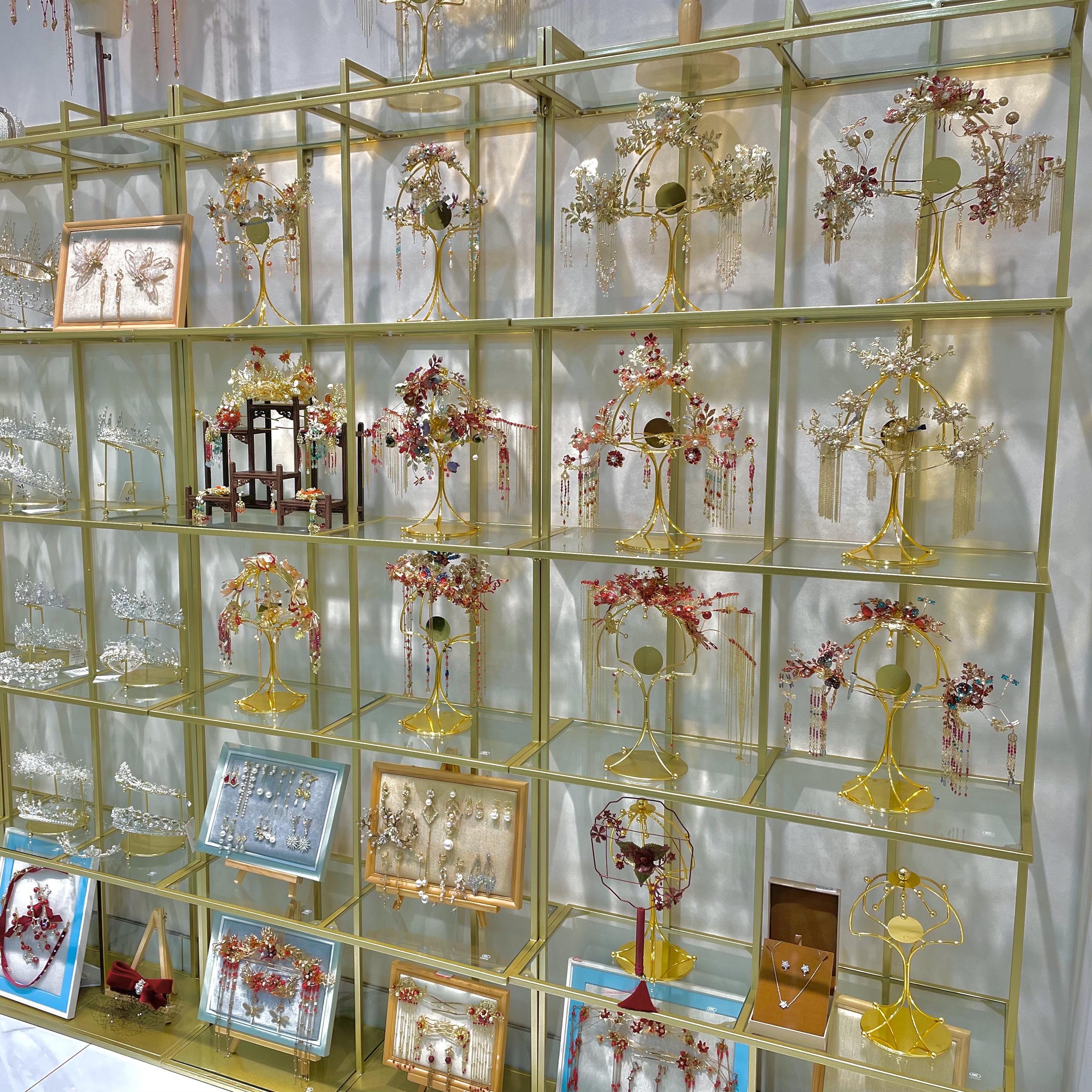 婚庆新娘头饰皇冠展示架中式秀禾置物架北欧铁艺落地简约收纳书架