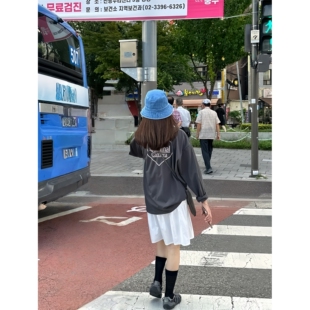 T恤女上衣 早秋穿搭韩国ins爱心字母印花宽松休闲百搭长袖 顽季 果