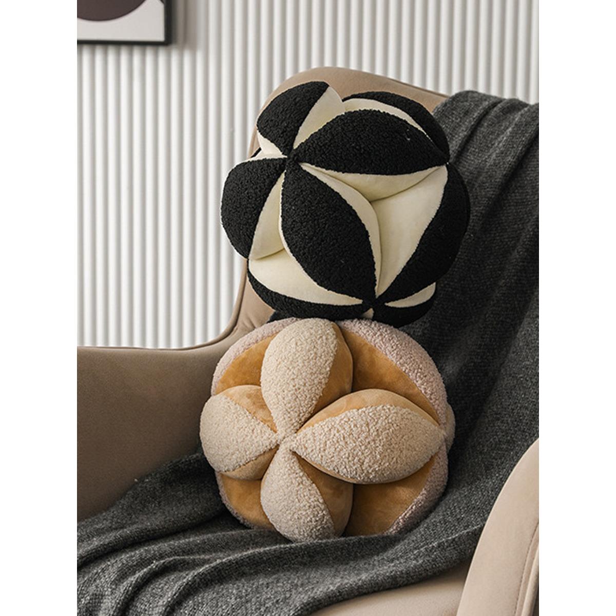 现代简约绣球抱枕新中式高级感软装靠枕法式轻奢客厅沙发球形靠垫