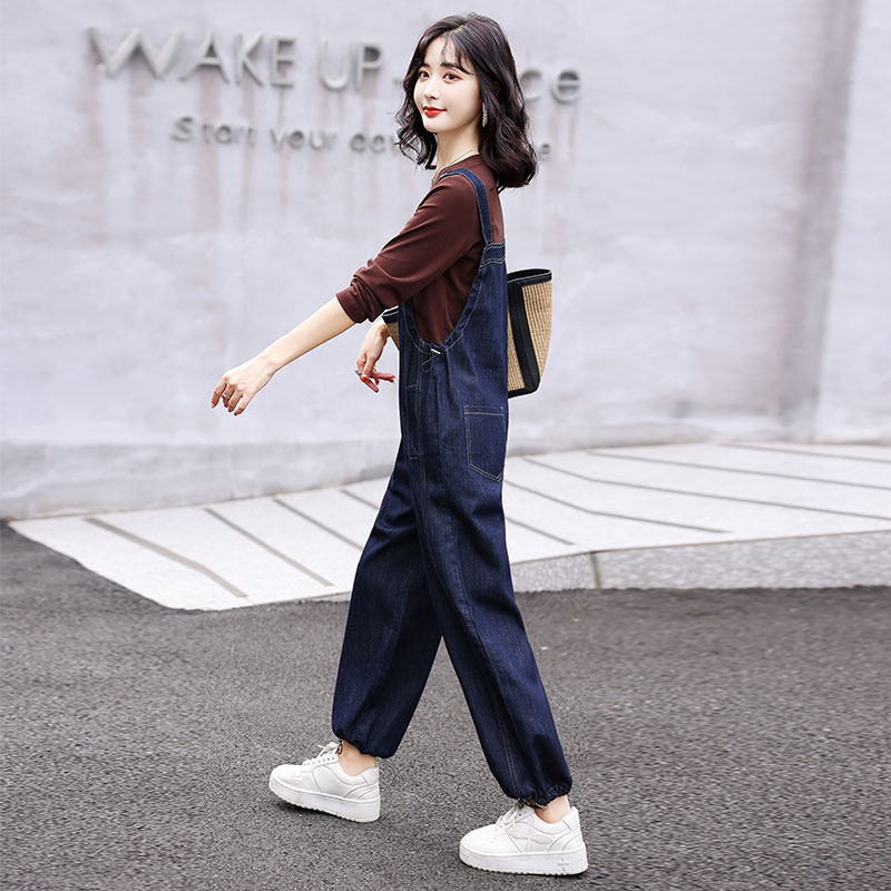 网红炸街牛仔背带裤女套装洋气减龄两件套2024新款时尚春秋小个子