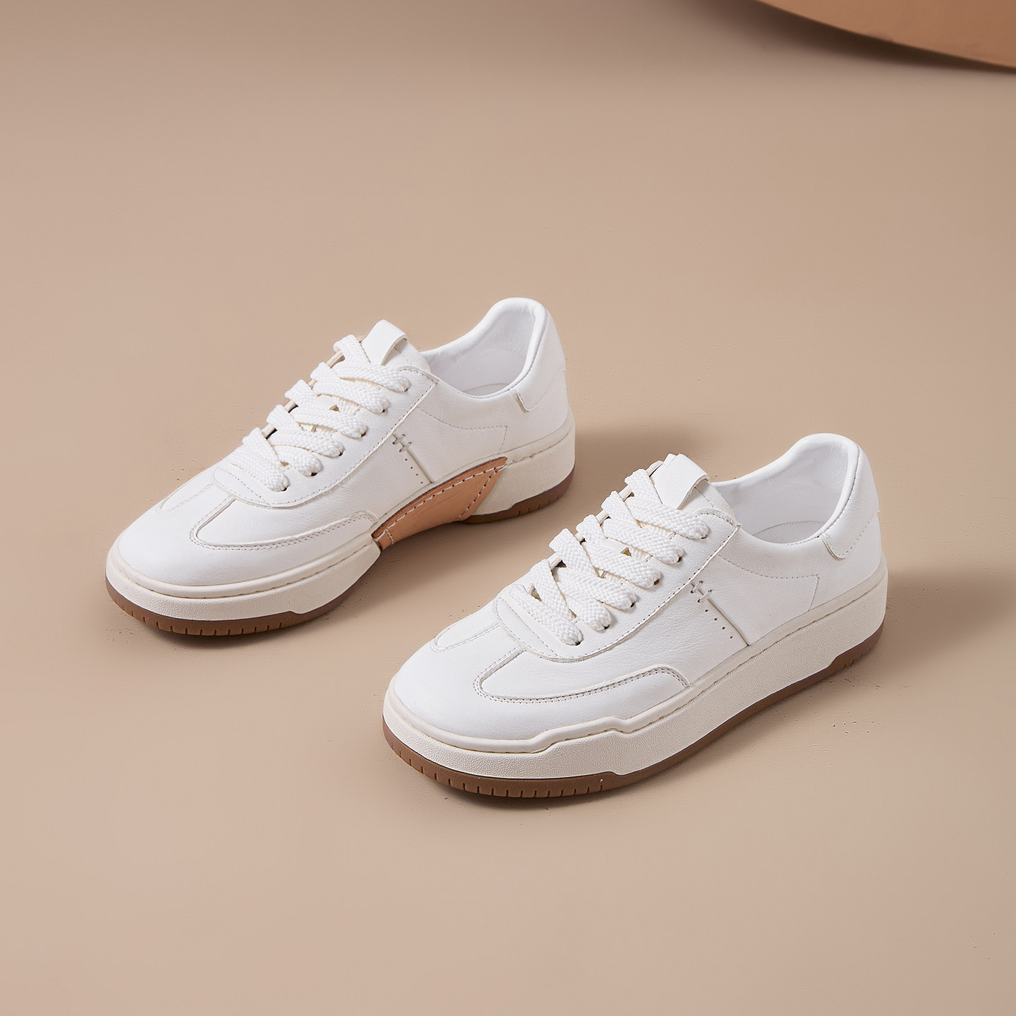 2025新款真皮小白鞋女厚底休闲板鞋百搭运动鞋软底不累脚单鞋