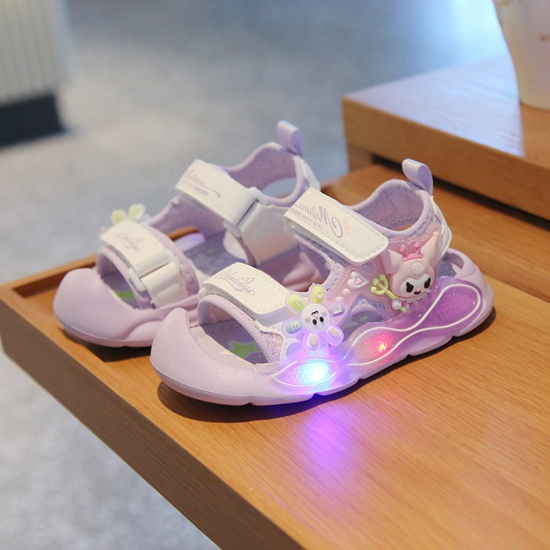 女小童夏季软底凉鞋2025新款超火女孩公主凉鞋亮灯包头宝宝沙滩鞋