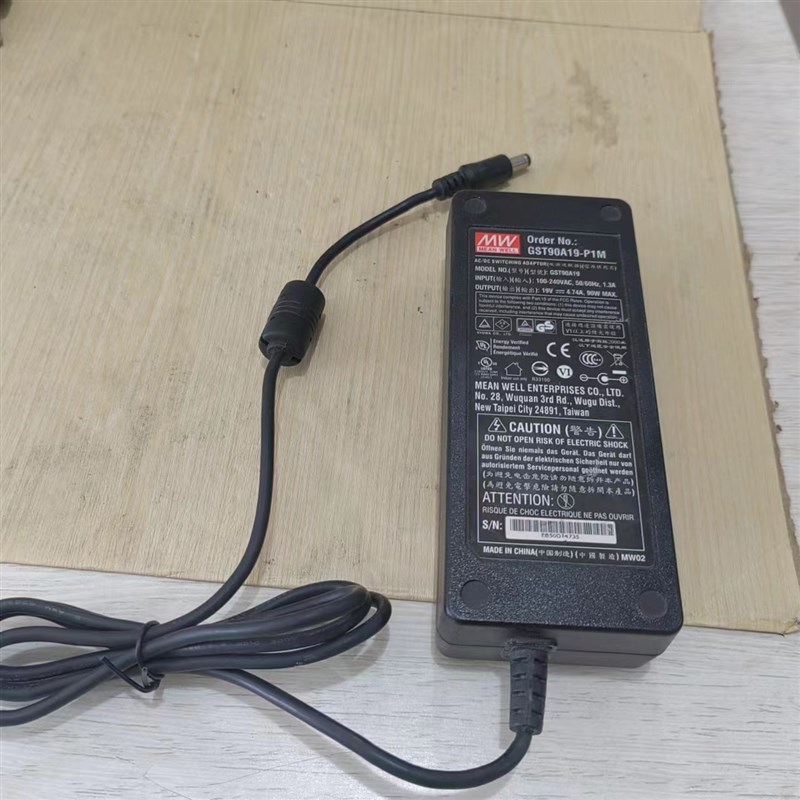 原装正品GST90A19-P1M明纬电源适配器19V4.74A原装正品圆孔接口显