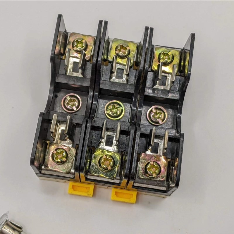 FS-103 熔断器玻璃保险丝底座6*30mm三联导轨卡轨保险丝盒内置10A