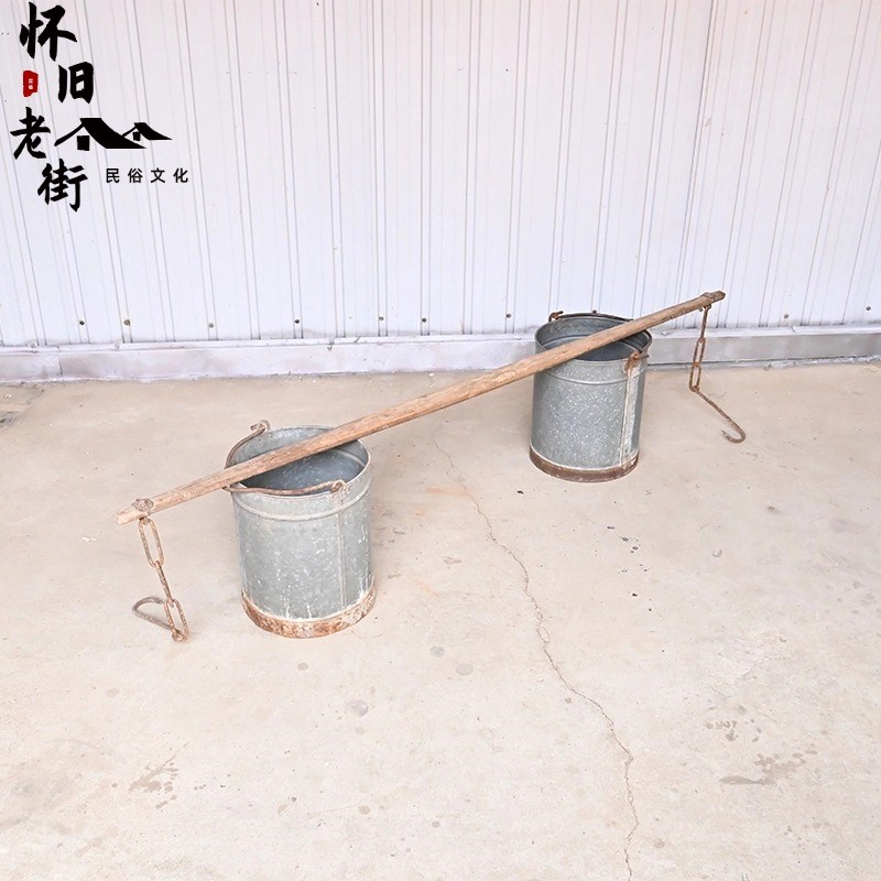民俗怀旧铁皮挑水桶民间古董农家院覆古装饰品影视道具怀旧摆件