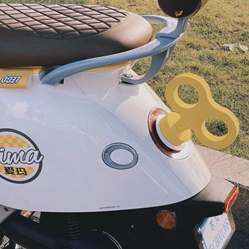 电动车发条装饰适用于爱玛晴天露娜雅迪女生电瓶车尾部可爱图案