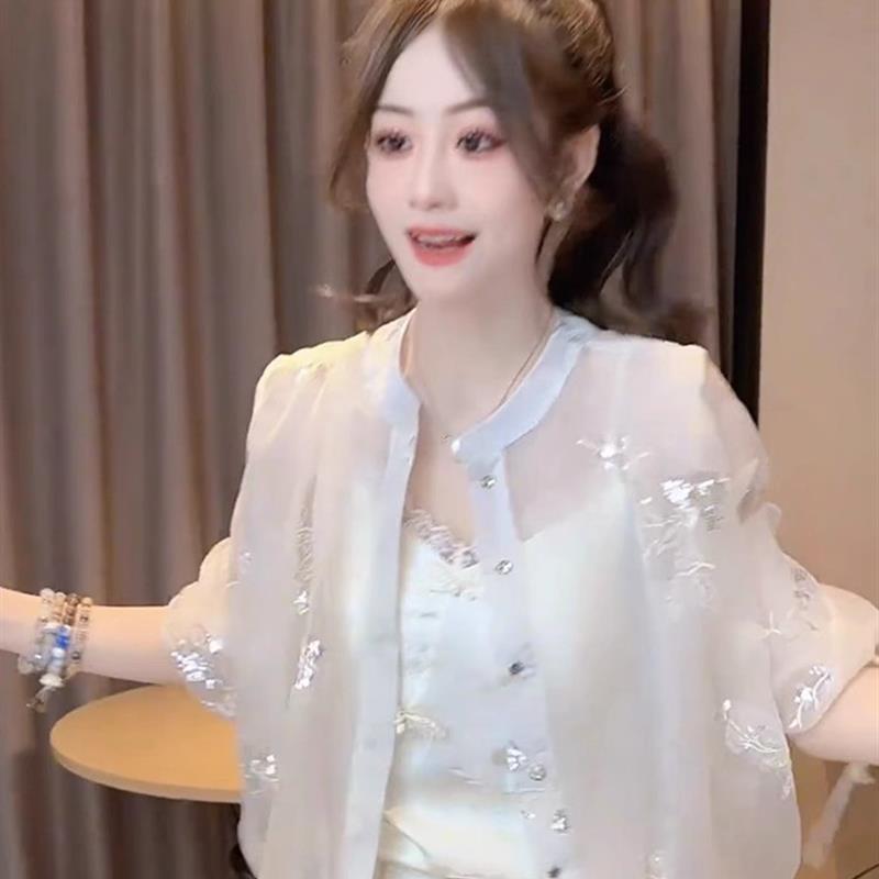 时尚圆领防晒衬衫女夏显瘦宽松外搭上衣轻薄透气短款长袖开衫外套