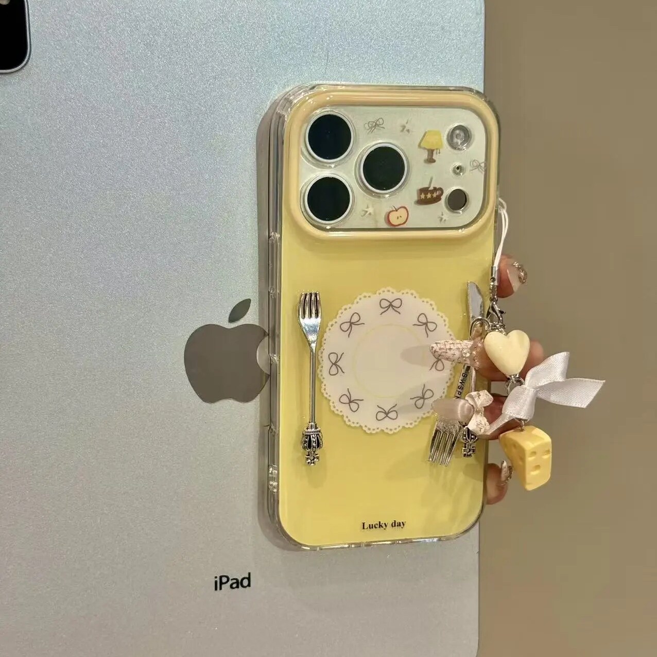 雨柠韩系ins黄底餐盘立体刀叉适用于iphone17pro新款苹果16p手机壳15p个性创意日韩卡通14防摔保护套