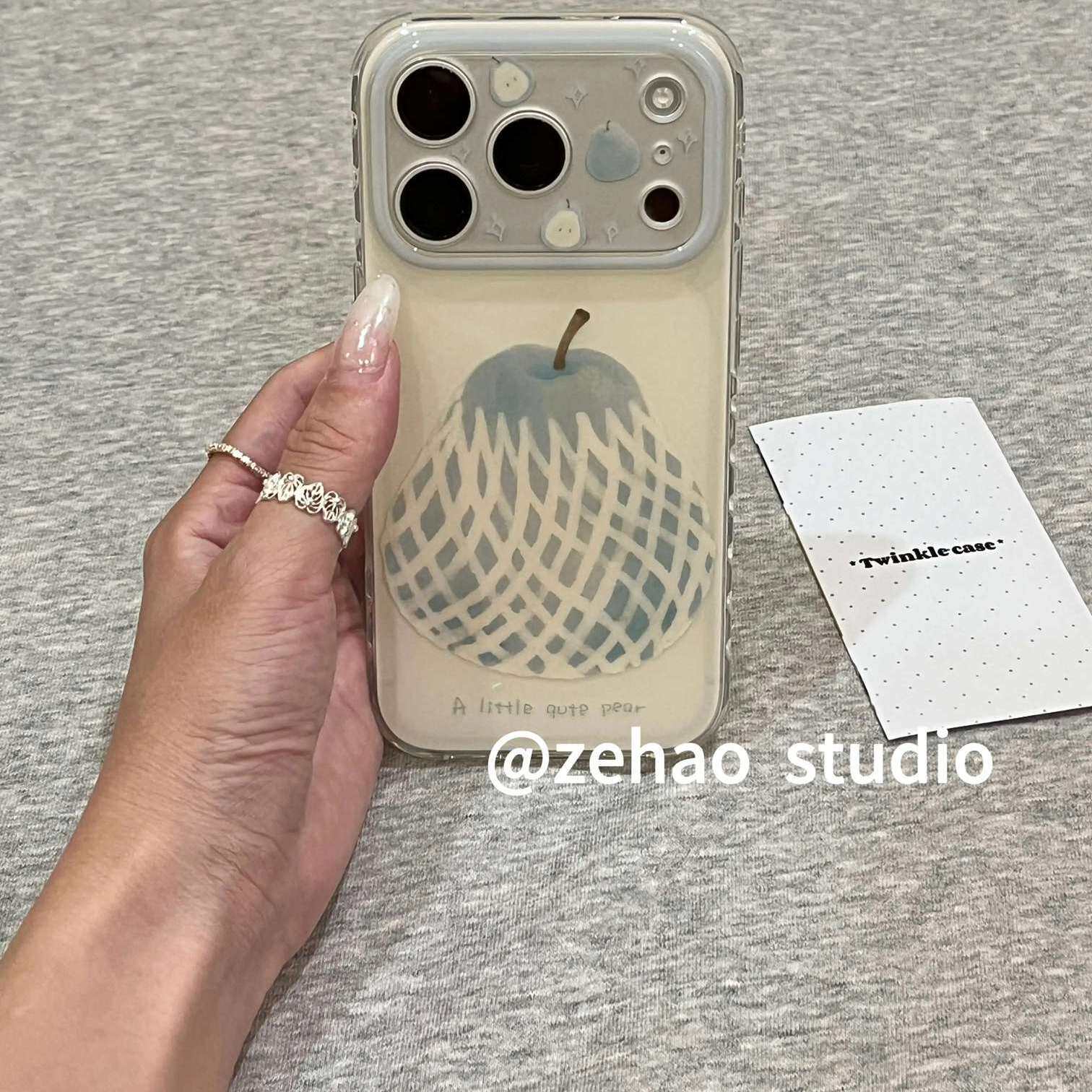 雨柠简约奶黄底手绘蓝梨适用于苹果17promax手机壳iphone16pro新款15小清新日韩ins卡通14防摔保护套
