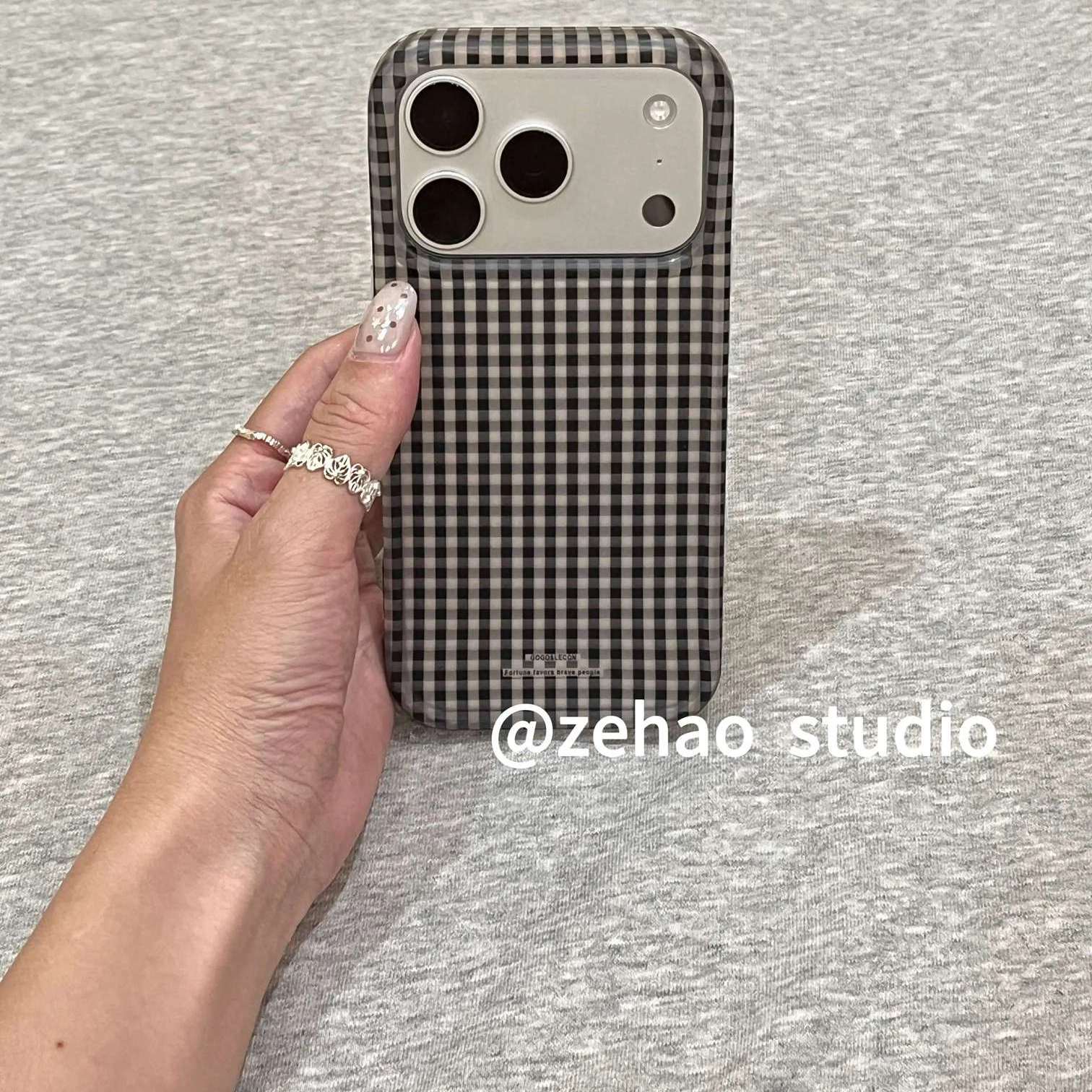 雨柠复古朦胧感黑灰格子适用于苹果17promax手机壳iphone16pro新款15个性创意日韩INS14防摔保护套