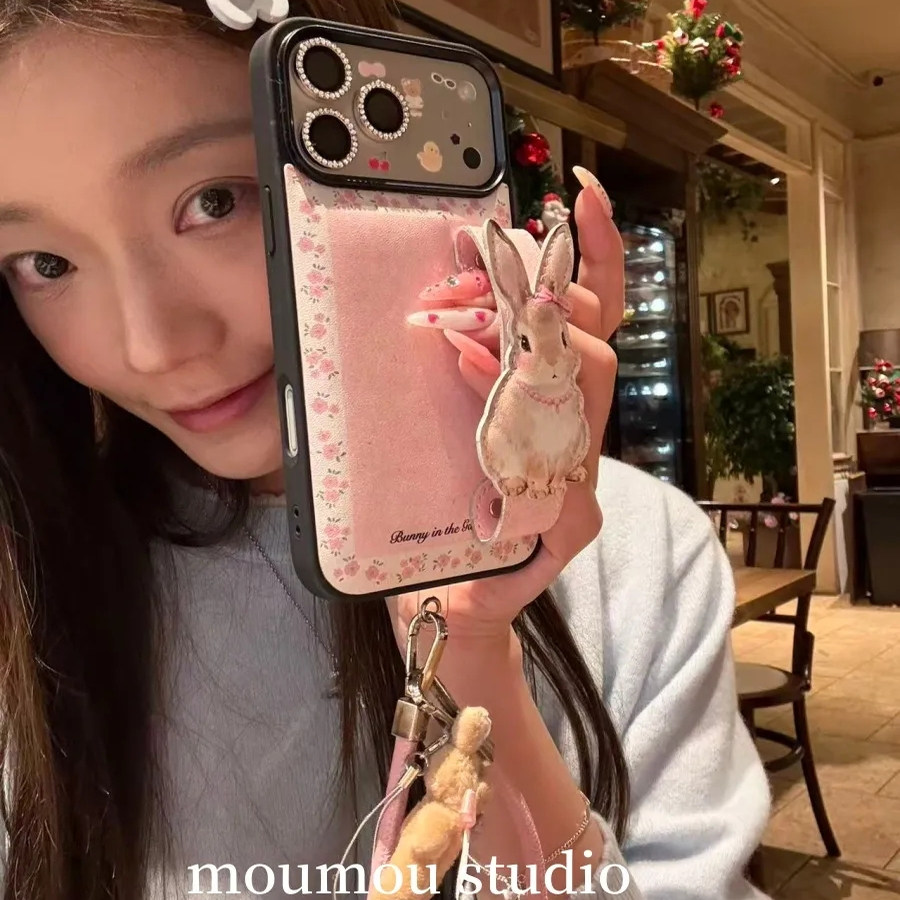 雨柠高级感碎花兔子手腕带适用于苹果17promax手机壳16pro新款15小清新ins个性创意14全包防摔保护套