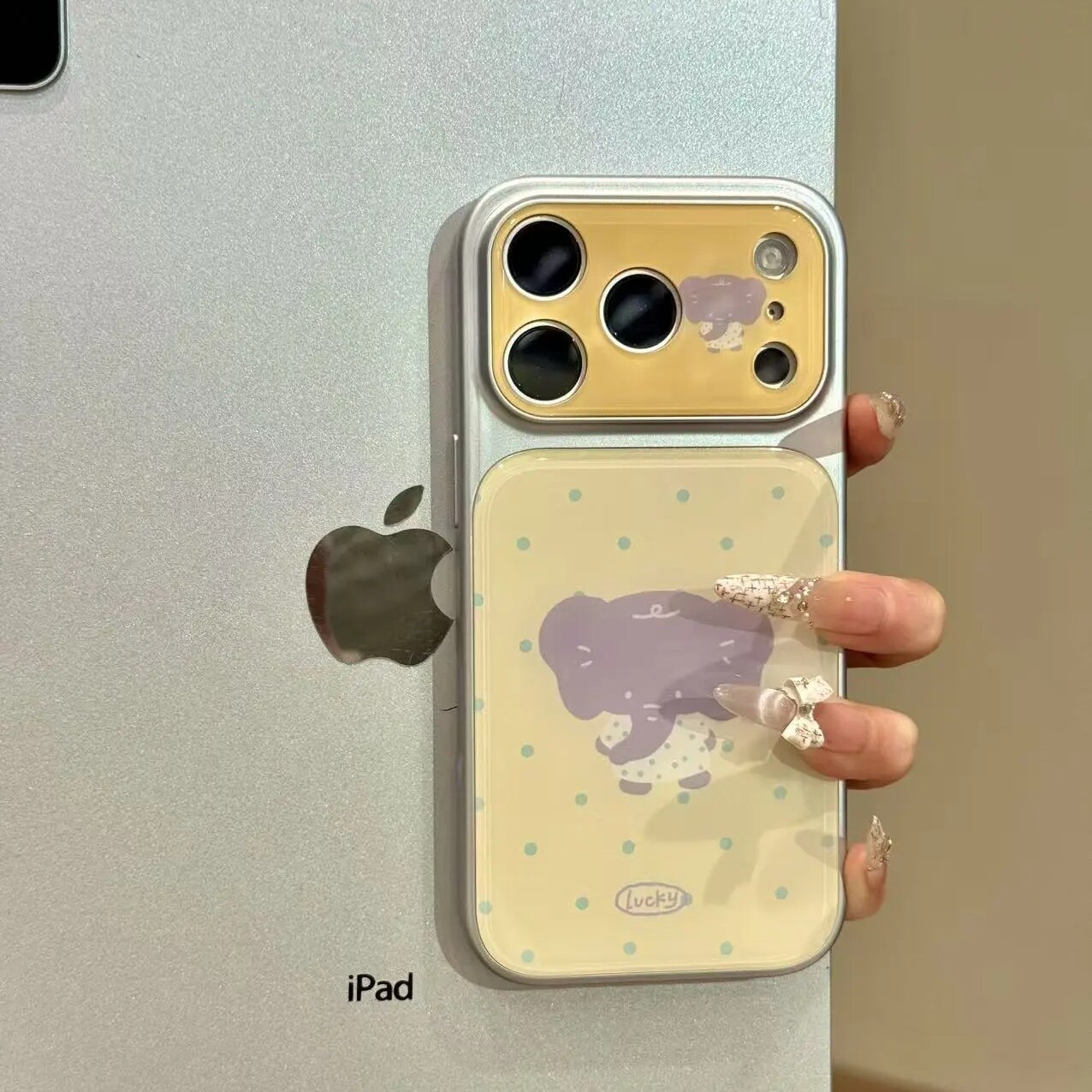 雨柠韩系可爱淡黄底波点衣服小象适用于iphone17promax新款小众苹果16小清新15个性创意14防摔保护套