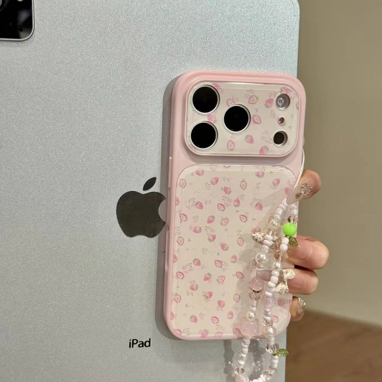 雨柠小清新米黄底满屏粉色草莓适用于iphone17promax新款苹果16手机壳15ins日韩卡通14防摔保护套