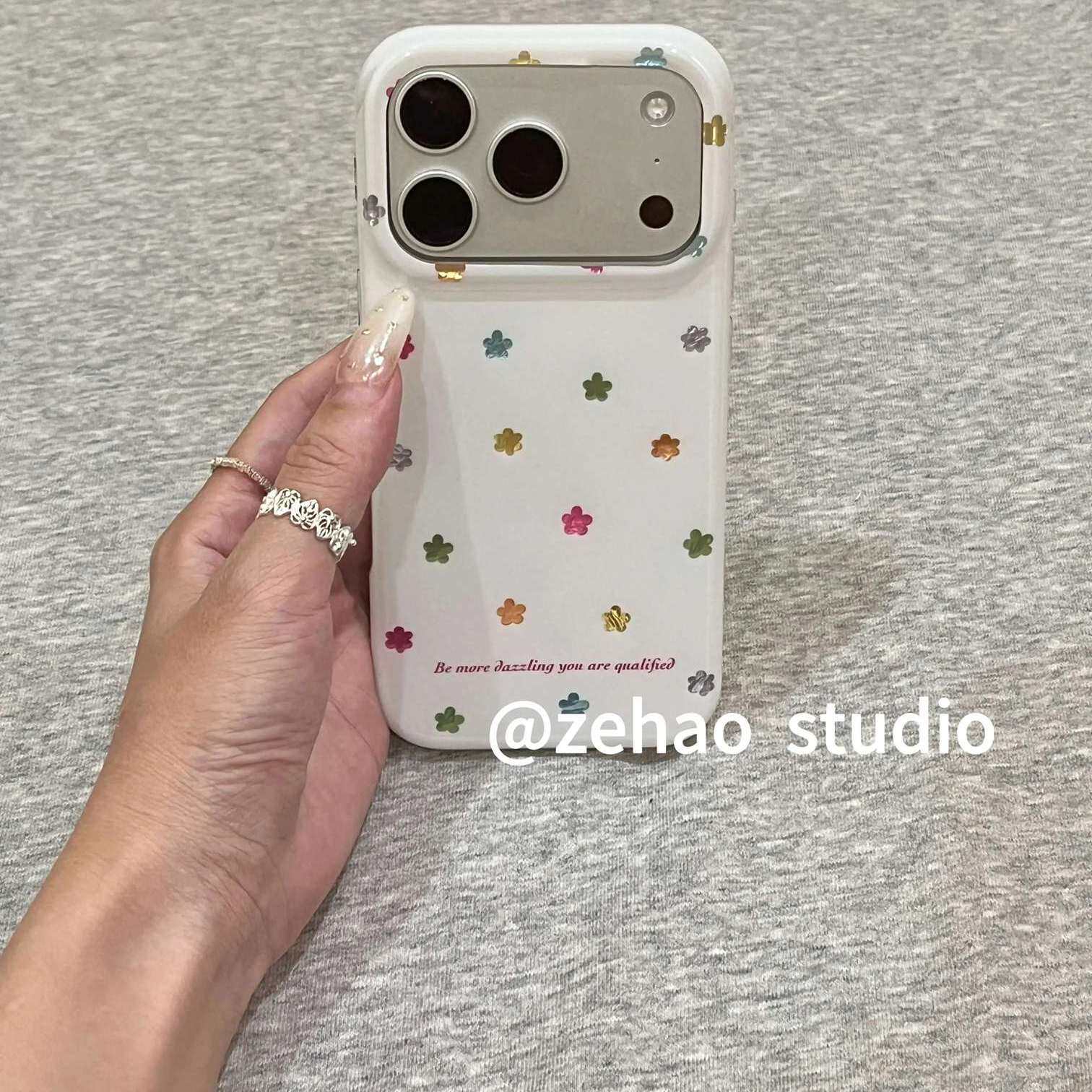 雨柠白底彩色小花朵适用于iPhone17Promax新款苹果16手机壳15小清新卡通日韩ins14防摔保护套