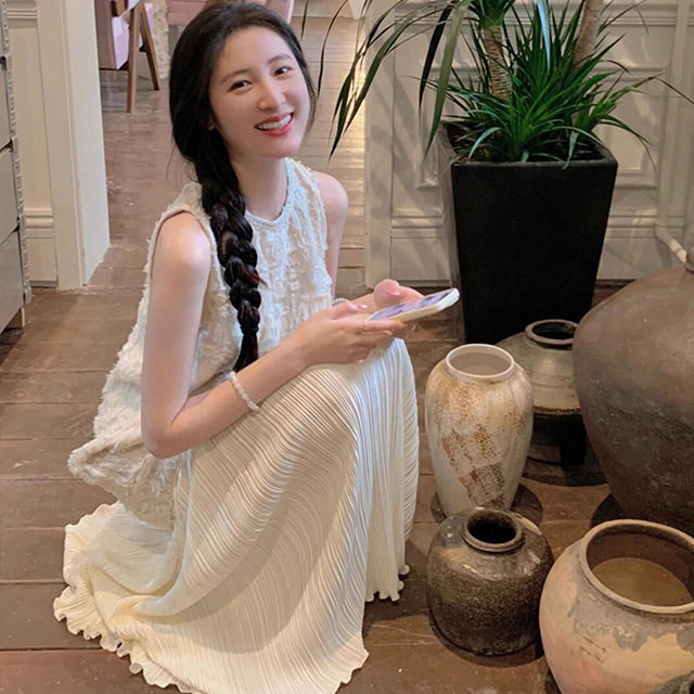 法式褶皱白色提花无袖连衣裙女2026夏季新款高级感小众绝美长裙子