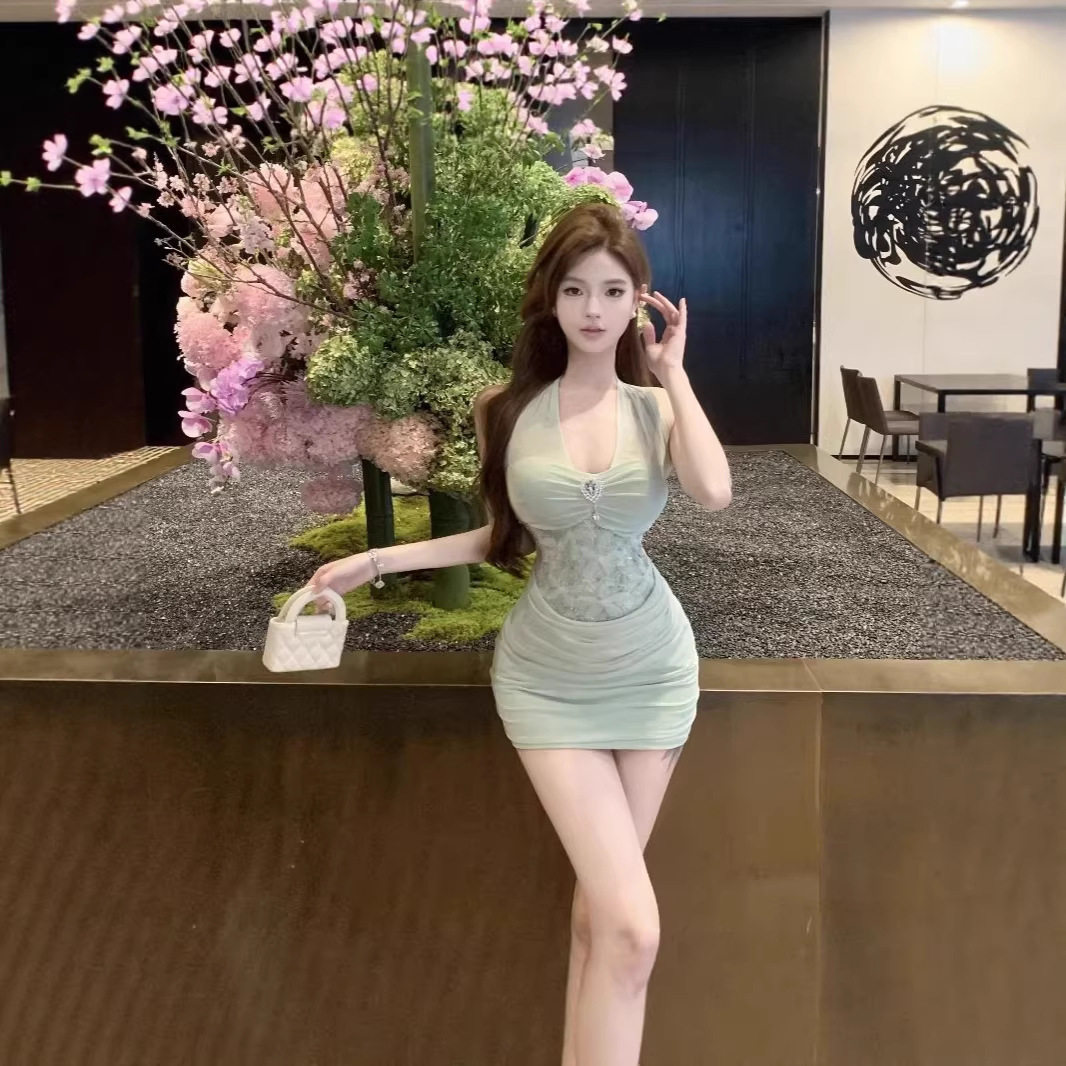 法式夏季新气质蕾丝挂脖拼接露背设计性感网纱纯欲包臀连衣短裙女