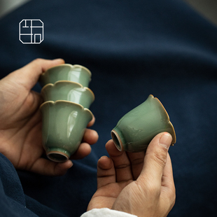 越窑青瓷花口茶杯主人杯手工陶瓷品茗杯家用O复古个人单杯喝茶杯