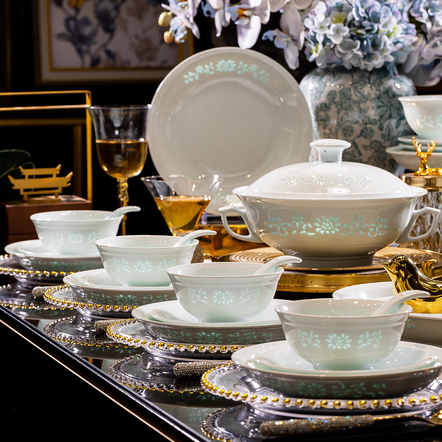 景德镇高温釉下彩碗碟套装家用2025新款玲珑瓷手绘餐具套组碗盘筷