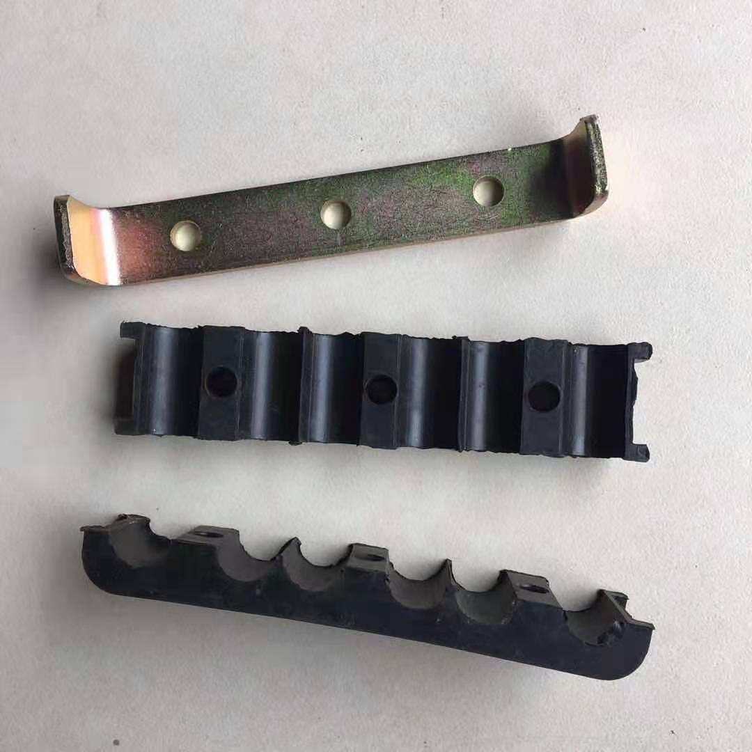 新源挖机65-75-8-9胶轮式挖掘机六排管夹6孔大臂铁管管扣压板配件
