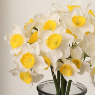 水仙花手札花束婚庆洋水仙手捧仿真花家居装饰餐桌摄影绢花假花