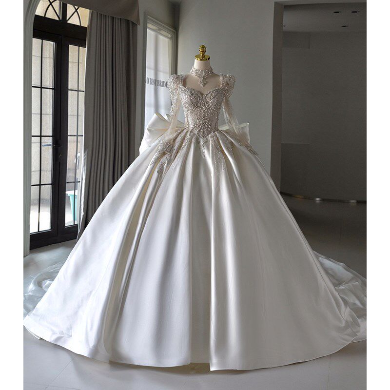 法式复古缎面轻婚纱礼服2024新款新娘高级质感白色拖尾冬季主纱