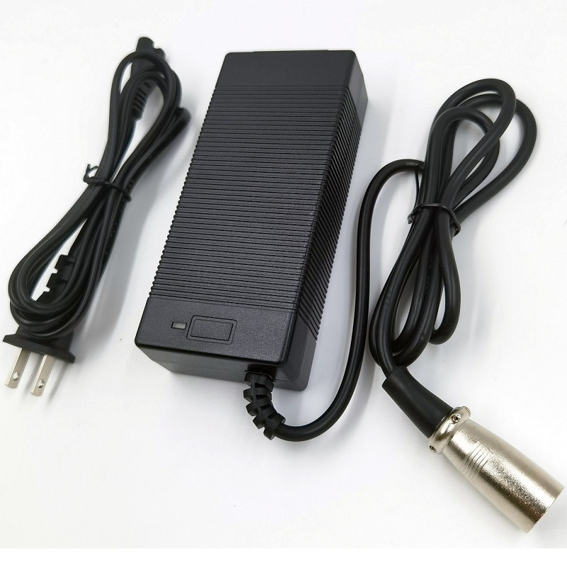 通用24V老人成人滑板车电动轮椅球车载充电器带智能转灯充满自停