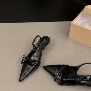 小众低跟高跟鞋女细跟尖头2024年新款春夏季银色黑色法式包头凉鞋