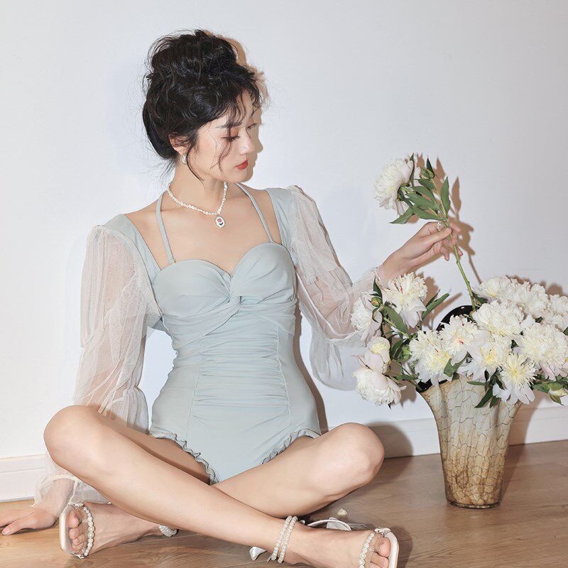 金珠泳衣女夏季纯欲风温泉连体平角保守显瘦遮肚高级感长袖游泳衣