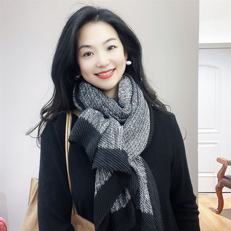经典!黑灰色褶皱围巾女冬季2025新款高级感保暖围脖春秋披肩两用