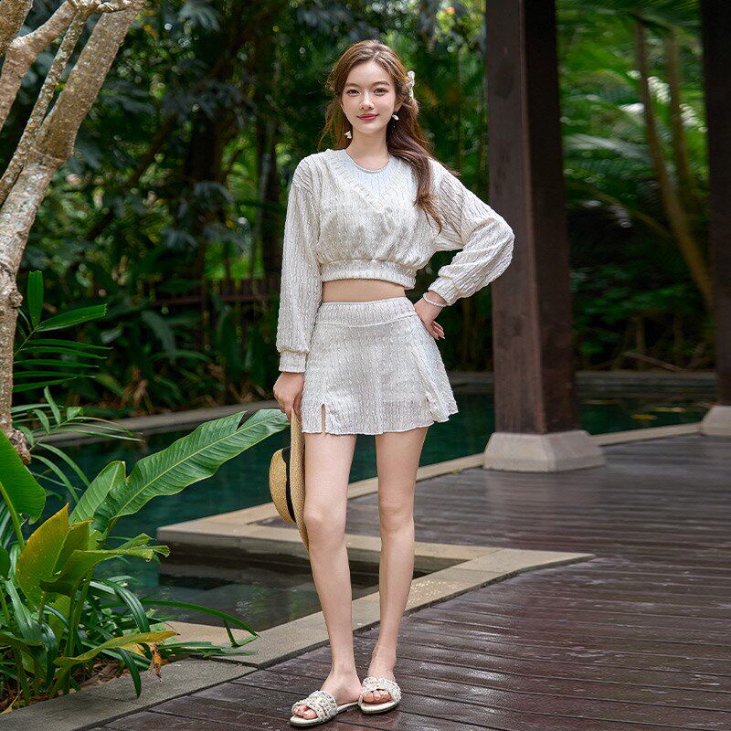 分体泳衣女三件套泡温泉高级感2025新款海边度假游泳衣罩衫可下水