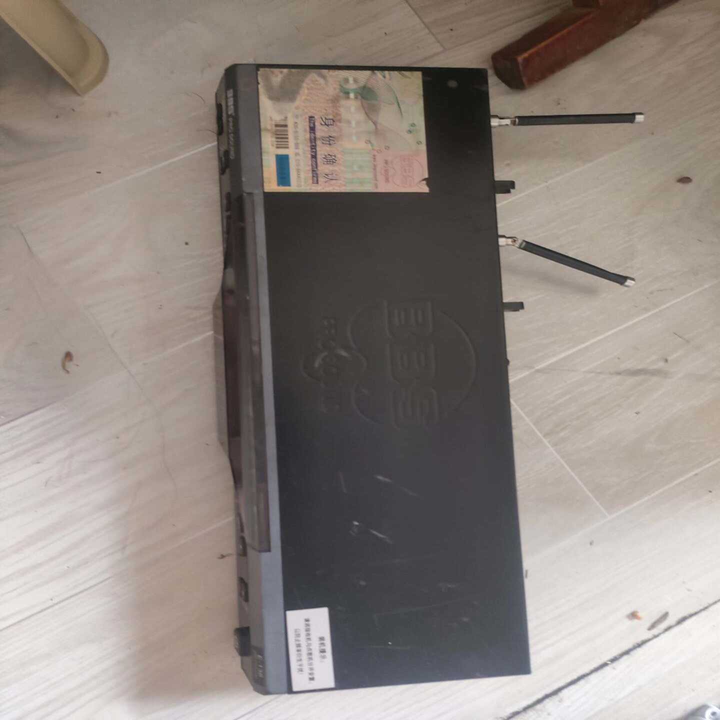 BBS无线话筒接收器，型号E-138实物拍摄，功能正常。只有--议价商