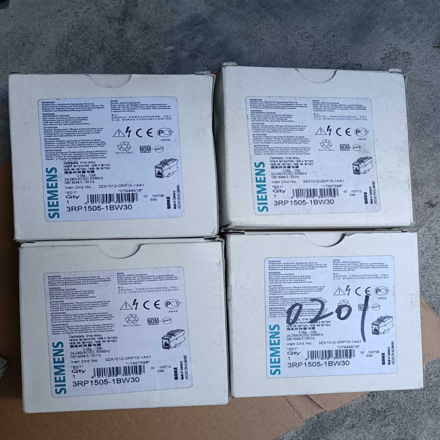 全新西门子时间继电器3RP1505-1BW30，原装正--议价商品