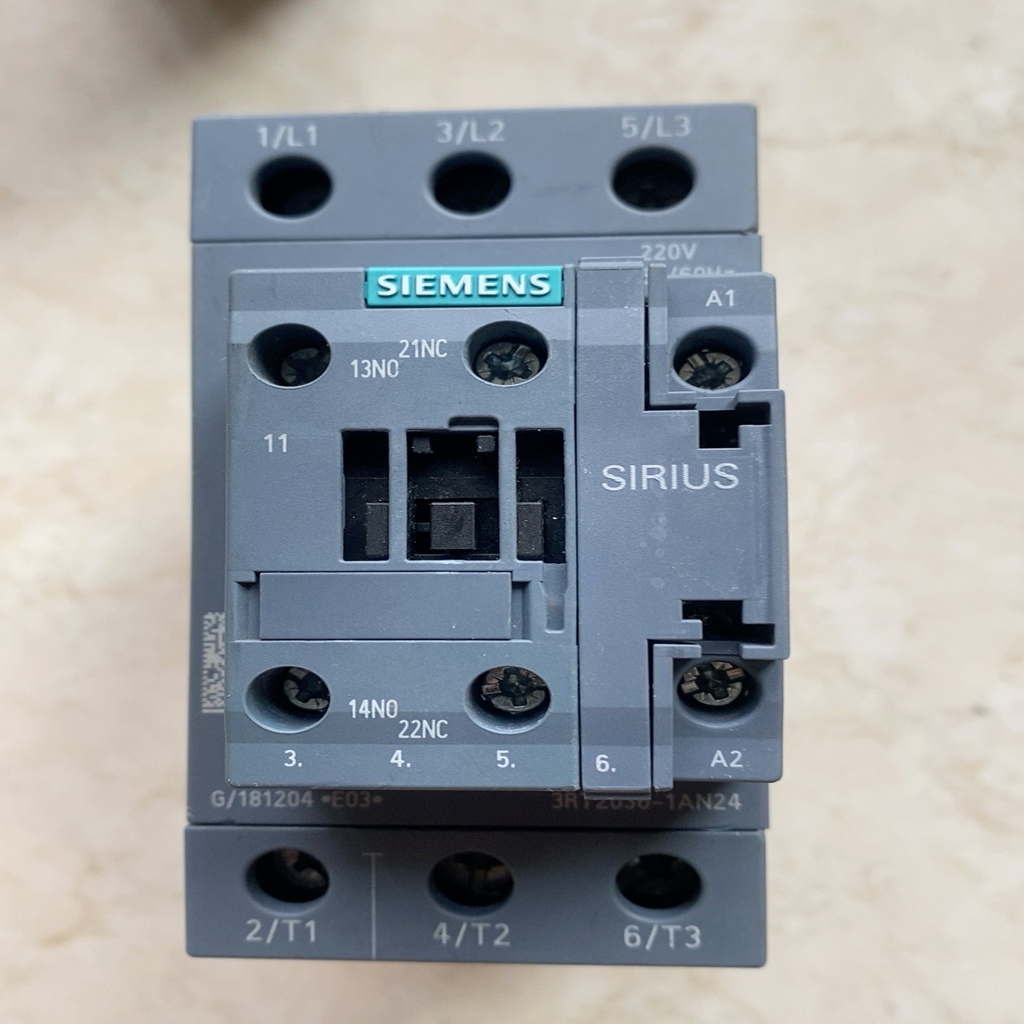 询价~SlEMENS 型号：3RT2036-1AN24，没用