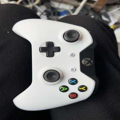 xboxones蓝牙手柄无线手柄型号1708，可蓝--议价商品