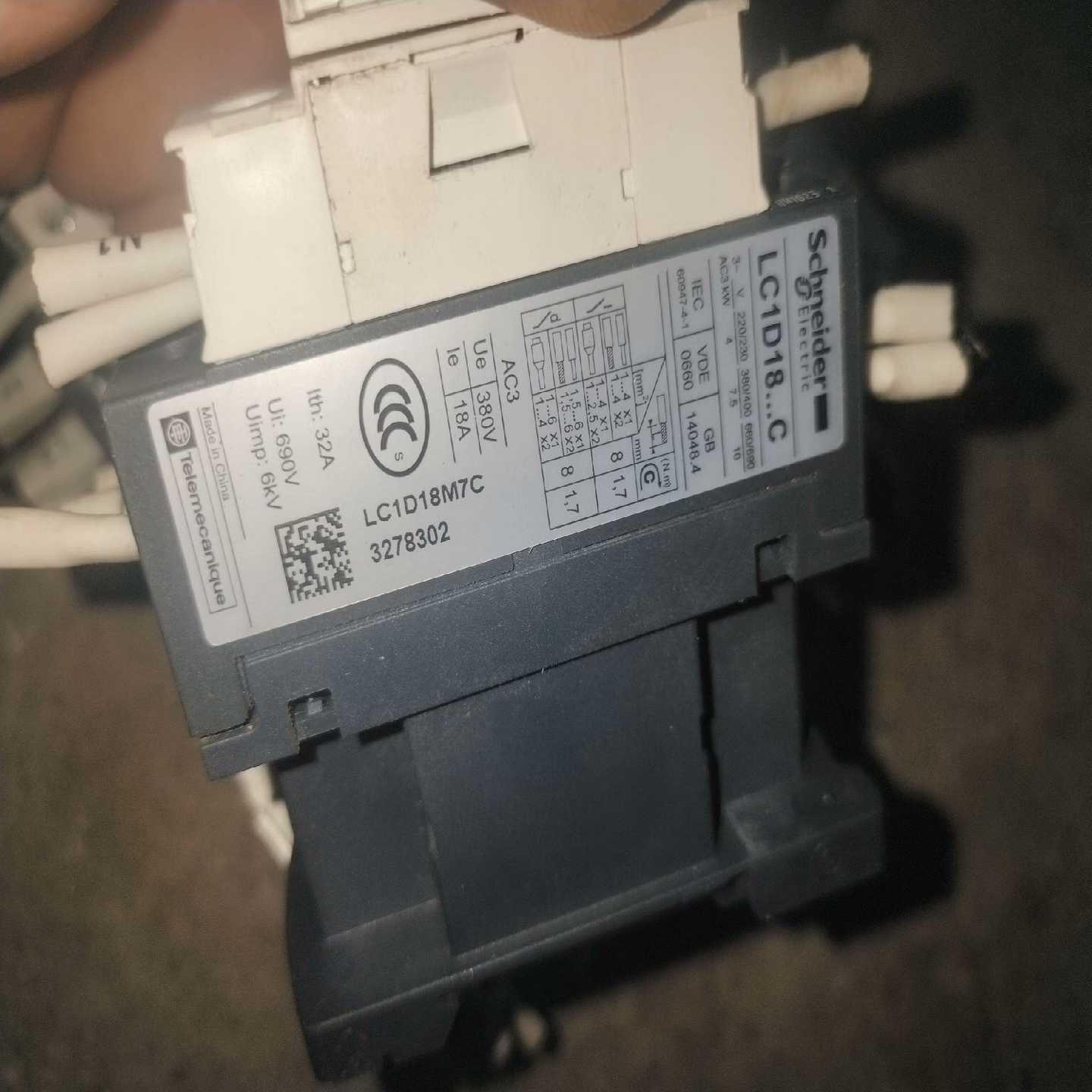 lc1d18m7c5只。lc1d32m7c2只。lc（零零电子）